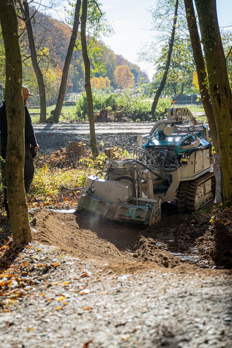 Trailwartung mit MAXpro Stonecrusher & Compactor
