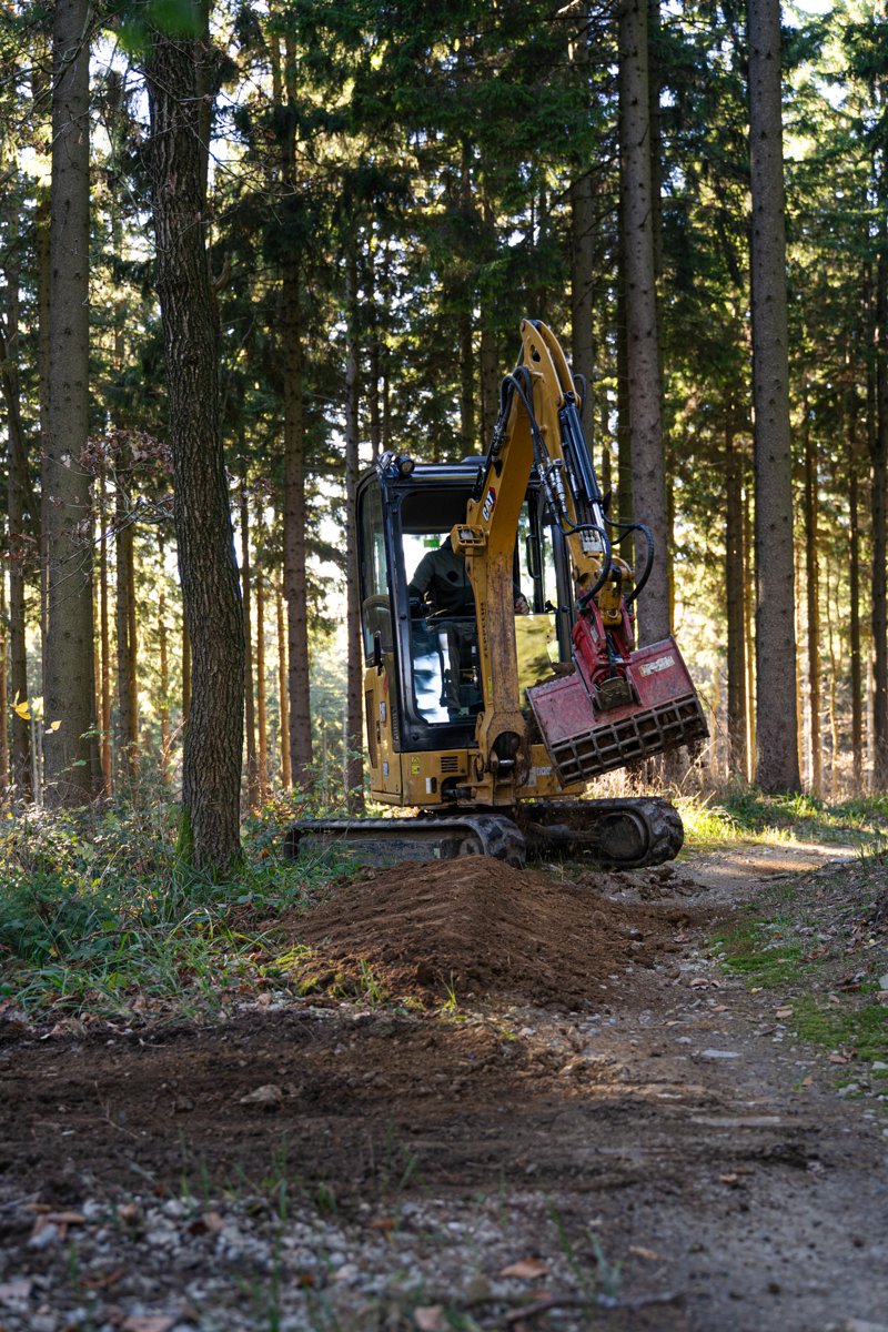Warum wir im Trailbau auf Mini-Bagger setzen